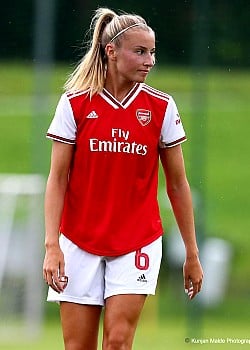 Leah Williamson image 3 of 4