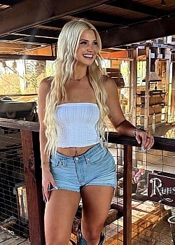 Leanna Russell image 2 of 4