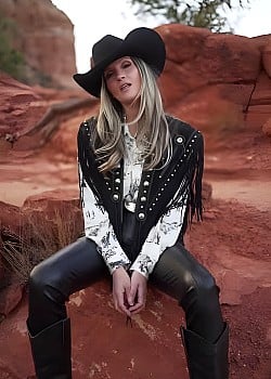 Lee Ann Womack image 2 of 3