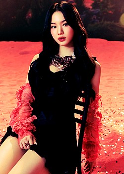 Lee Chae-young (STAYC) image 2 of 3