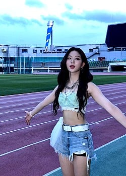 Lee Chae-young (STAYC) image 4 of 4