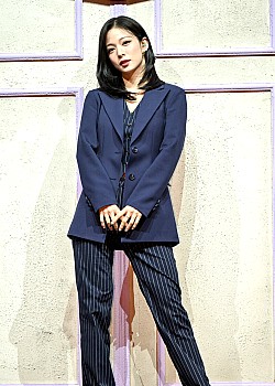 Lee Chae-young image 2 of 3