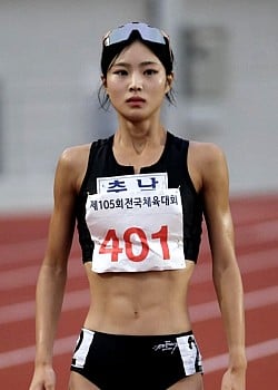 Lee Hyeon Jeong image 3 of 4