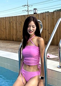 Lee Hyeon Jeong image 4 of 4