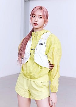 Lee Hyun-seo image 1 of 3
