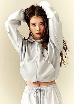 Lee Ji-eun image 2 of 4