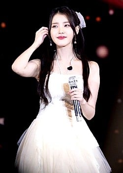 Lee Ji-eun image 4 of 4