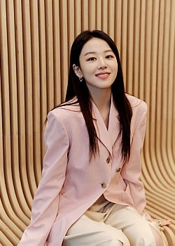 Lee Joo-myung image 3 of 4