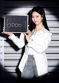 Lee Nayoung image 2 of 2