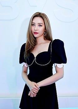 Lee Sun-mi image 2 of 3