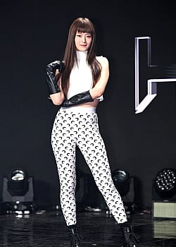Lee Ye-jin image 3 of 4