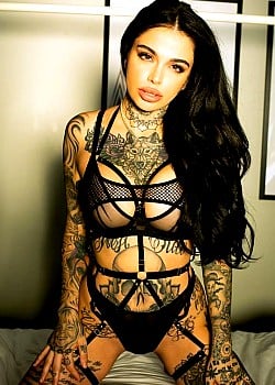 Leigh Raven image 2 of 4