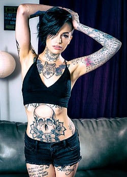 Leigh Raven image 3 of 4