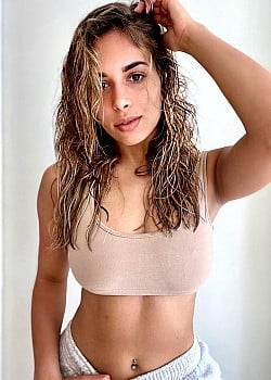 Leli Hernandez image 4 of 4