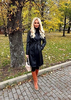 Lenka Stvrtecka image 2 of 2