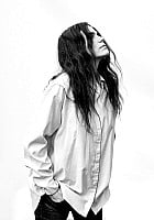Leona Naess profile photo