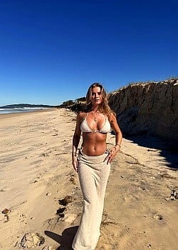 Leony Martinek image 4 of 4