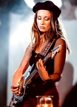 Lera Lynn (Musician) image 2 of 4