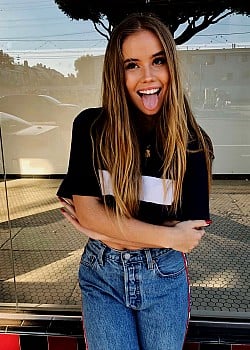 Lexee Smith image 2 of 4