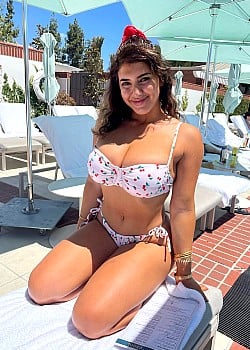 Lexi A image 2 of 3