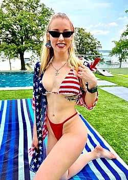 Lexi Bri image 2 of 4