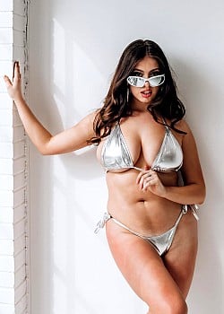 Lexi Winters image 3 of 3