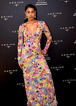 Leyna Bloom image 1 of 4