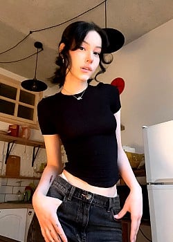 Lia Glamour image 1 of 1