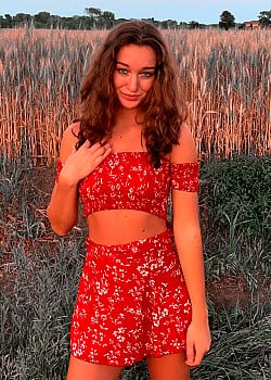 Lia Jakubowski image 2 of 4