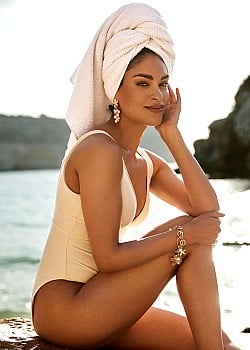 Lia Manzur image 4 of 4