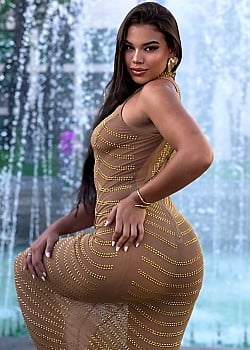 Lia Mendonca image 3 of 4