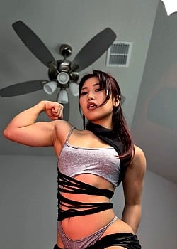 Lia Sakurai image 2 of 2