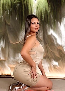 Lia Tovar image 4 of 4