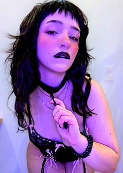 Lilith Lust (OnlyFans) image 2 of 7