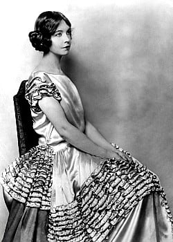 Lillian Gish image 4 of 4