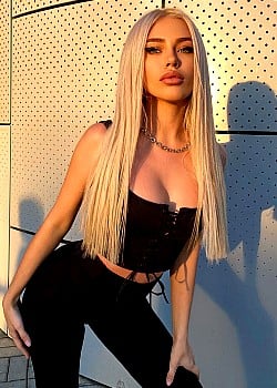 Lilya Braun image 3 of 4