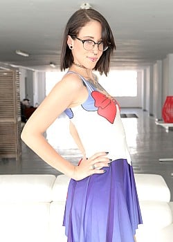 Lilyan Red image 3 of 4