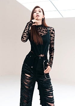 Lin Chi-ling image 4 of 4