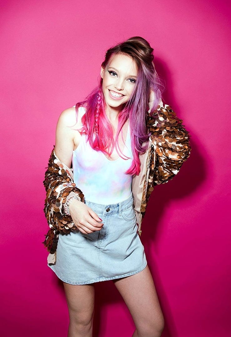 Lina Larissa Strahl - Free pics, galleries & more at Babepedia