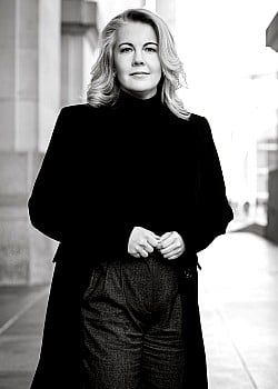 Linda Teuteberg image 2 of 4