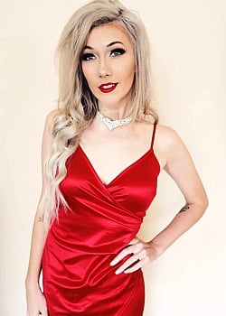 Lindsay Elyse image 3 of 4