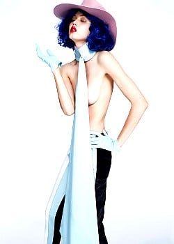 Lindsey Wixson image 2 of 4