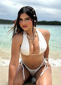 Lisbany Diaz image 1 of 4