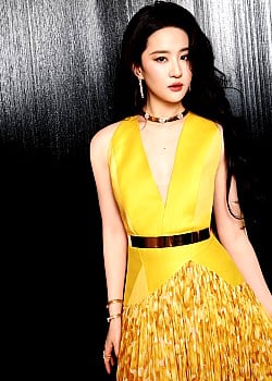 Liu Yifei image 3 of 4