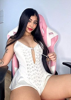 Livia Dias image 3 of 4