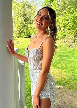 Livie Nouse image 2 of 4
