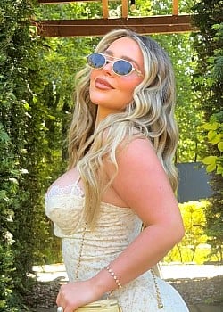Livvy Roberts image 4 of 4