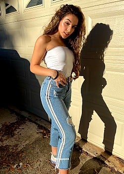 Liya Perez image 3 of 4