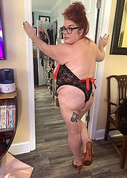 Liz Heat image 2 of 2