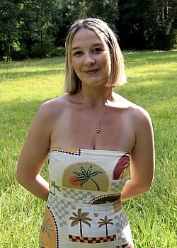 Liz Riddell image 4 of 4
